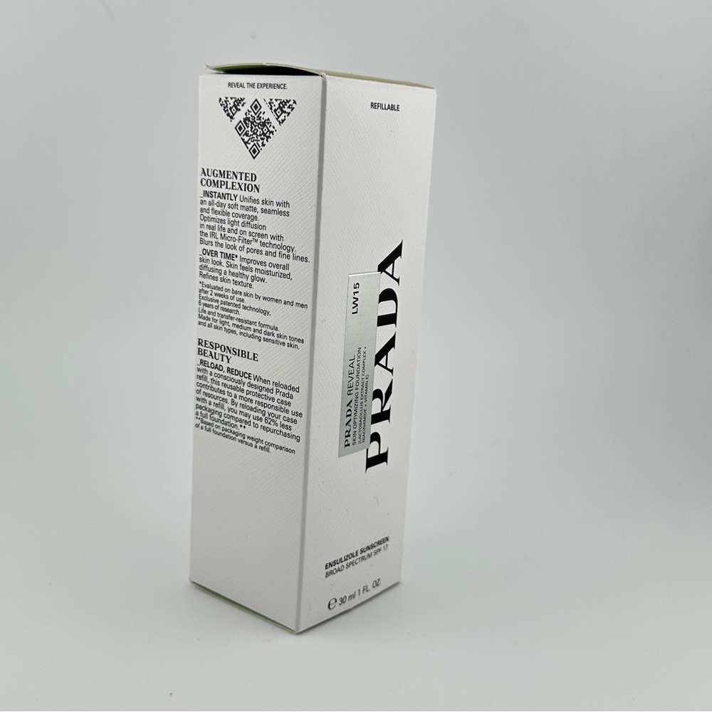 🆕 PRADA - Reveal Skin-Optimizing Refillable Soft Matte Foundation in LW15 NIB - Picture 4 of 8